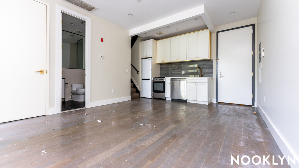 162 Stuyvesant Avenue - Photo 2