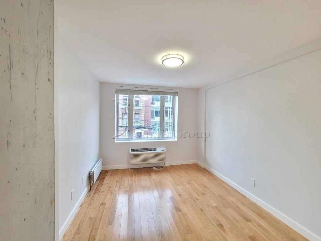 26-25 28th Street - Photo 2