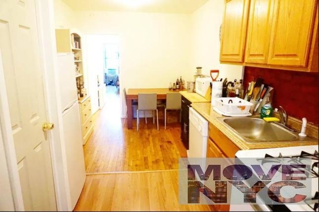 700 Sackett Street - Photo 3