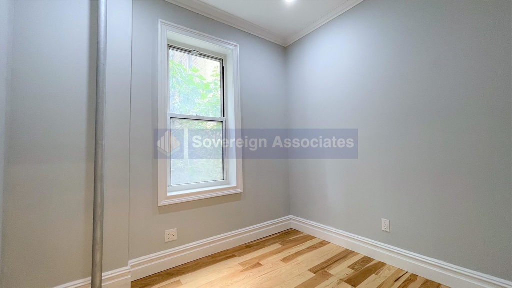 4441 Broadway - Photo 5