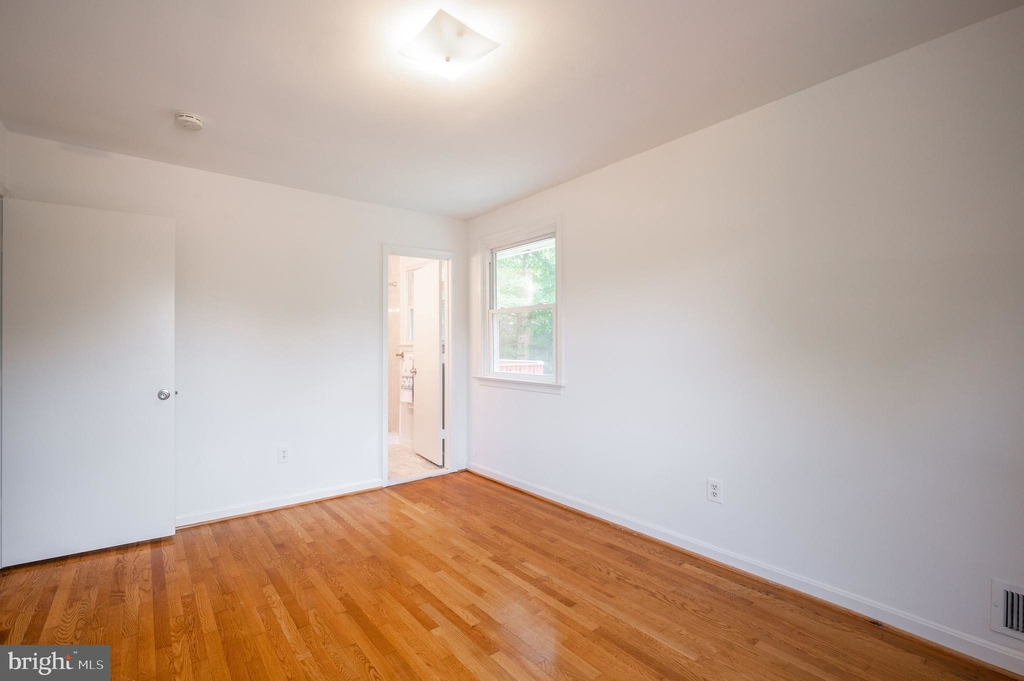 6002 River Road - Photo 18