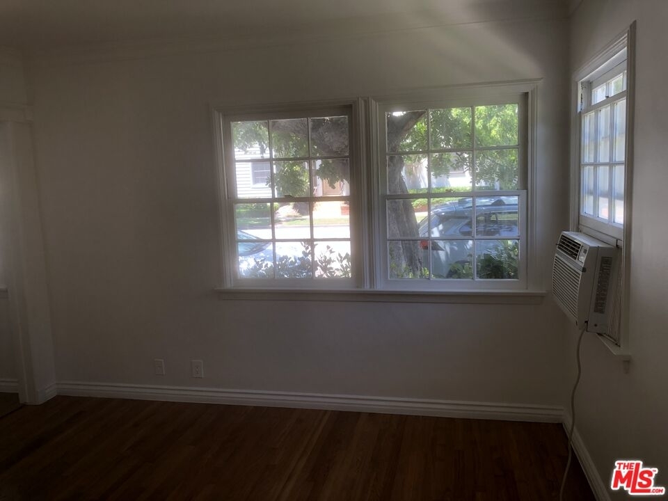 10360 Ashton Ave - Photo 3