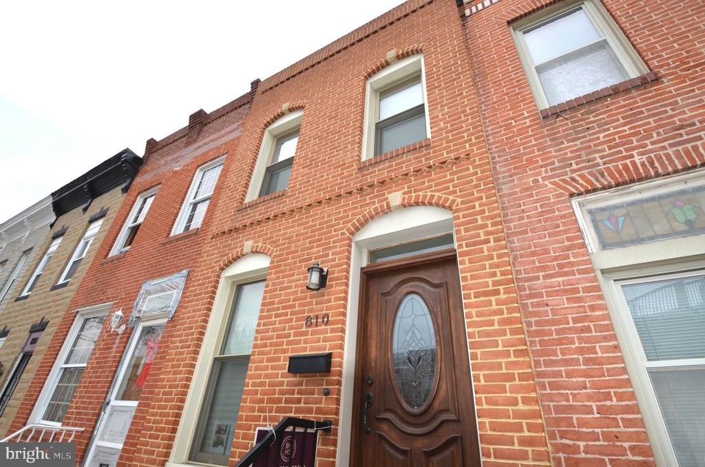 810 S Kenwood Avenue - Photo 1