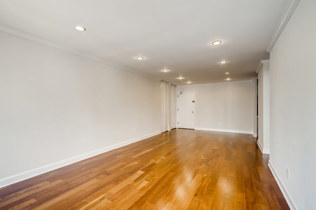 607 West Wrightwood Avenue - Photo 3