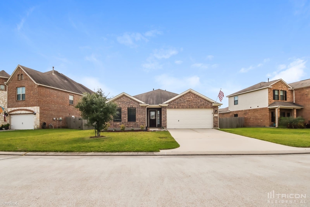 10107 Bitternut Hickory Lane - Photo 0