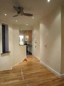 3 beds 1.5 bath Flat - Photo 1