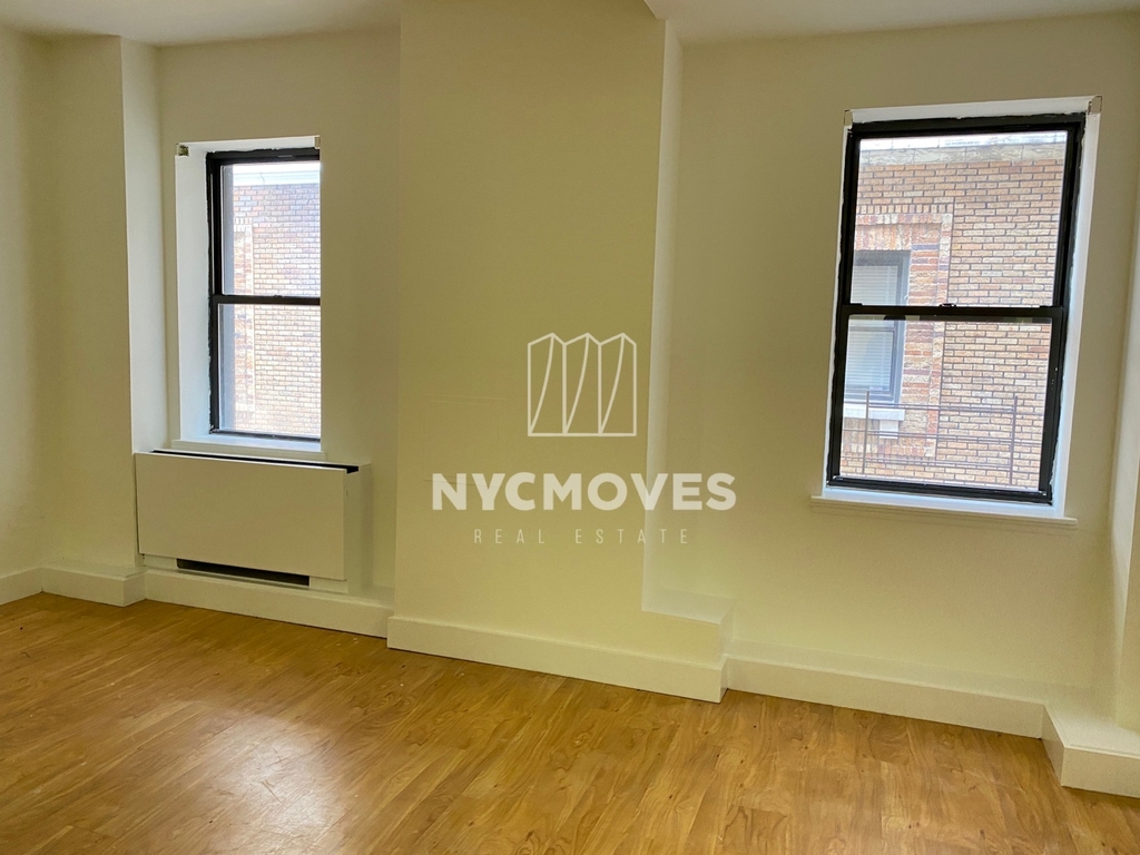 540 West 34th Street - Photo 1