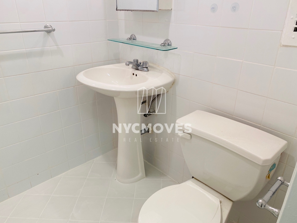 540 West 34th Street - Photo 10