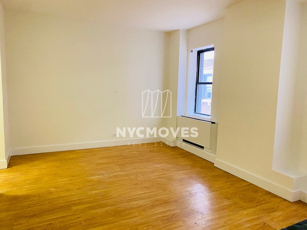 540 West 34th Street - Photo 6