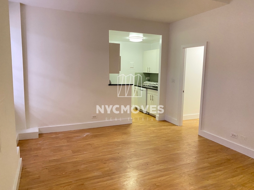 540 West 34th Street - Photo 3