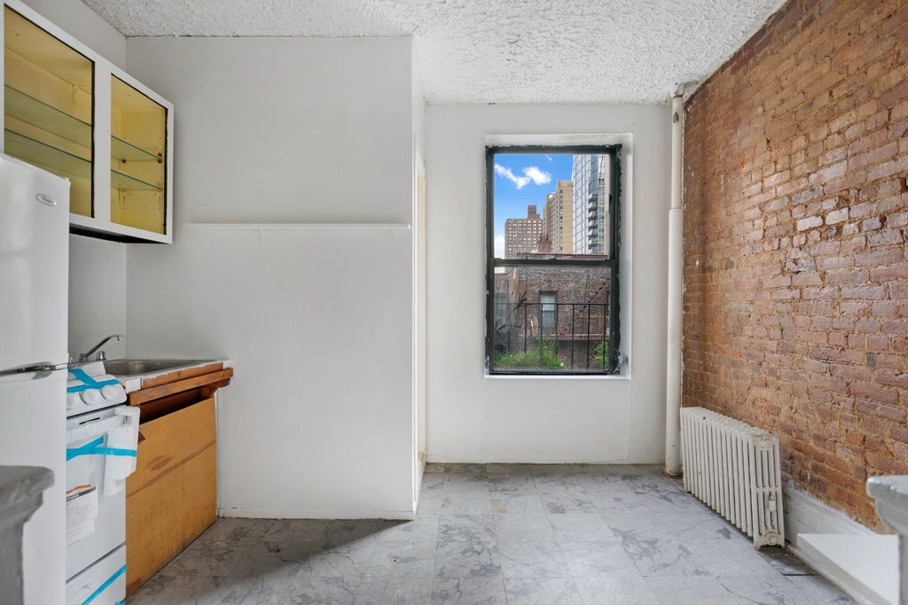 325 East 89th Street - Photo 2