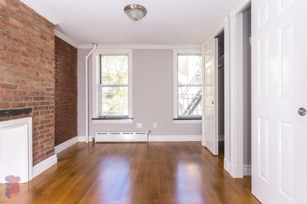 118 East 7th Street - Photo 2