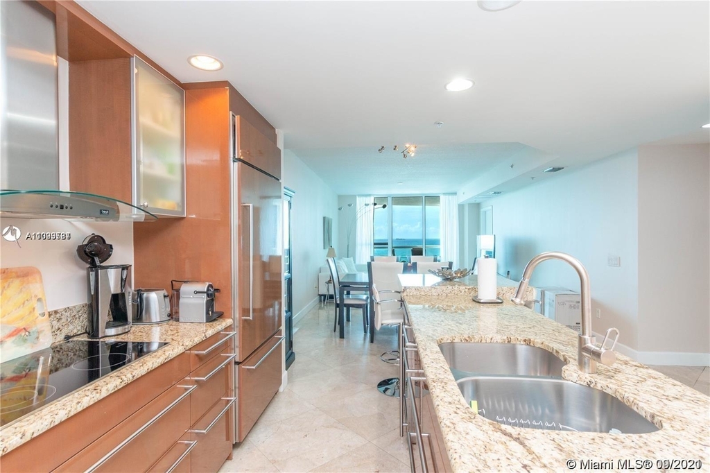 3801 Collins Ave - Photo 4