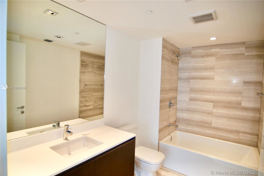 1451 Brickell Ave - Photo 11