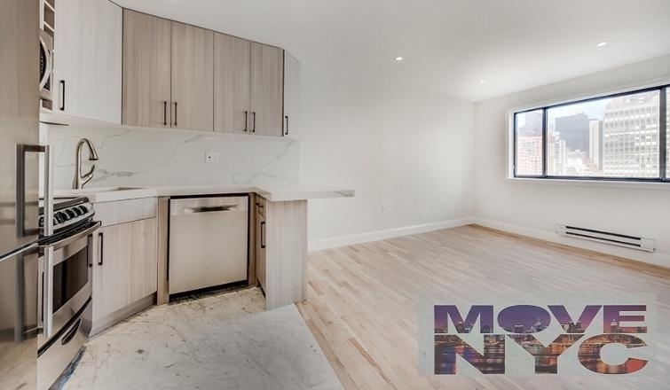 312 East 30th Street - Photo 2