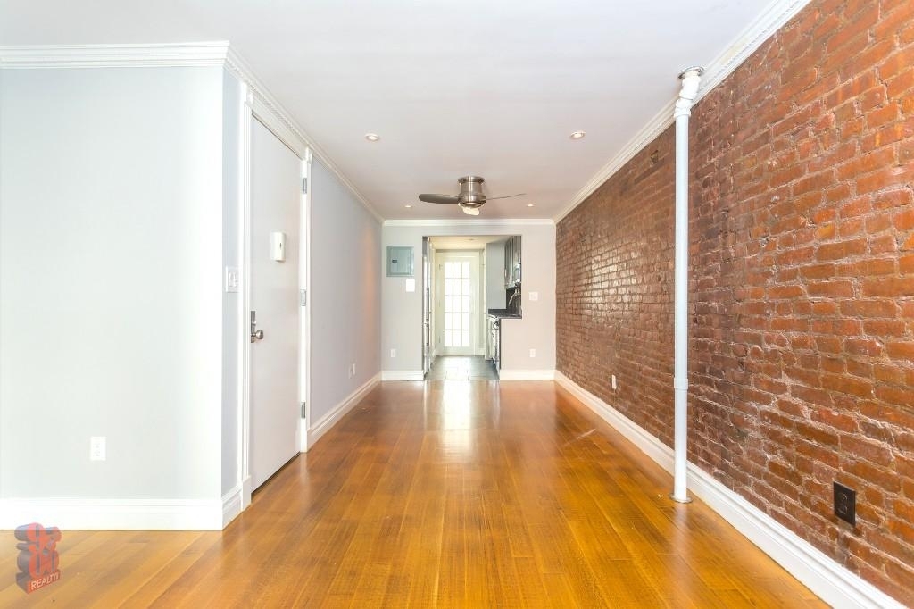 118 East 7th Street - Photo 1