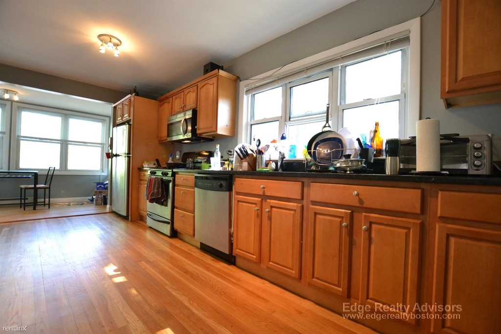 63 Surrey St - Photo 0