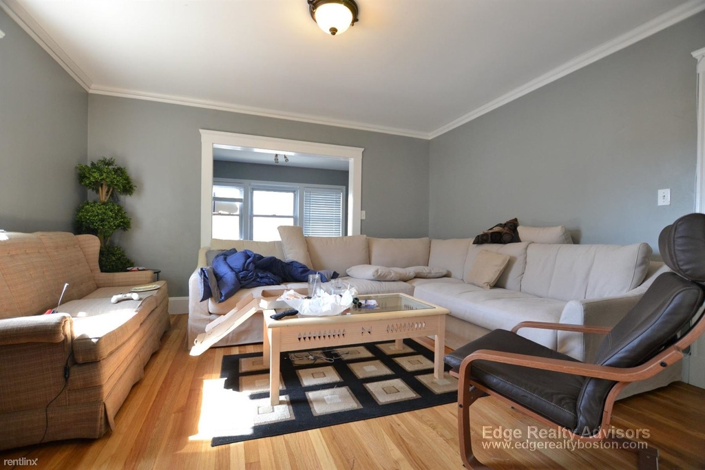 63 Surrey St - Photo 2