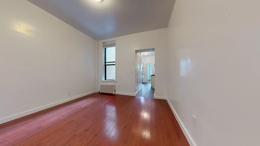 1502 1st Avenue - Photo 2