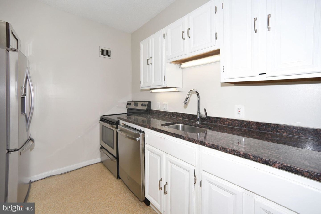 2555 Pennsylvania Ave Nw #1017 - Photo 3