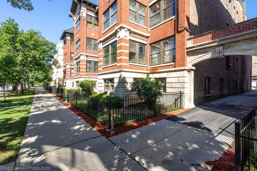 1130 East Hyde Park Boulevard - Photo 19