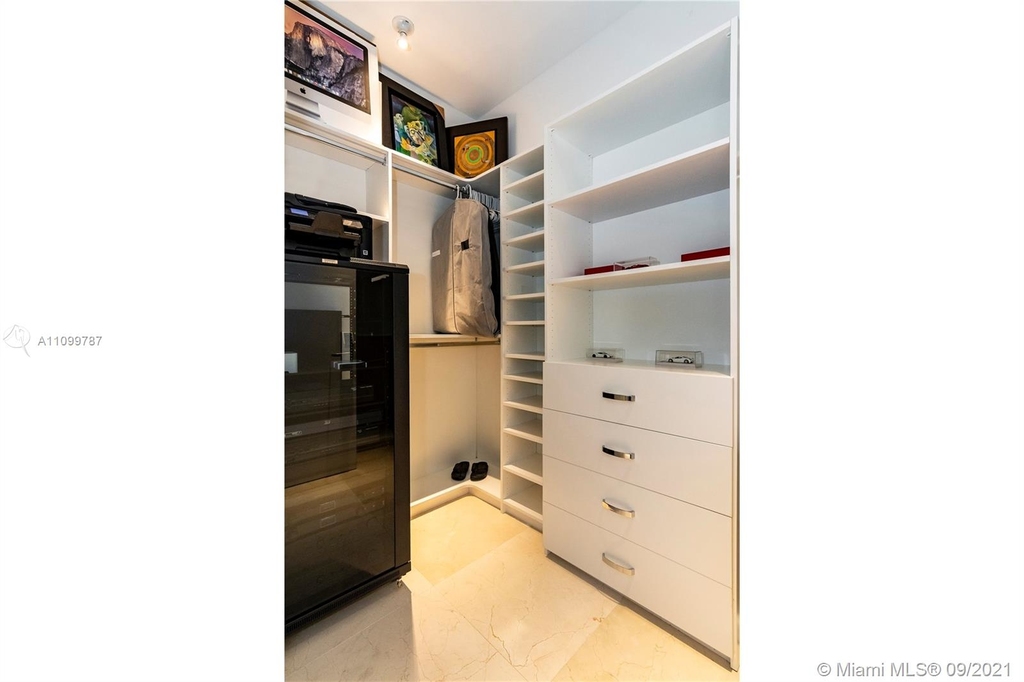 17121 Collins Ave - Photo 27