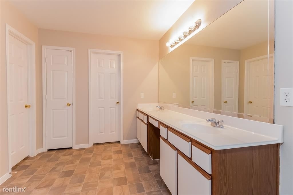 7104 Foxwalk Lane - Photo 5