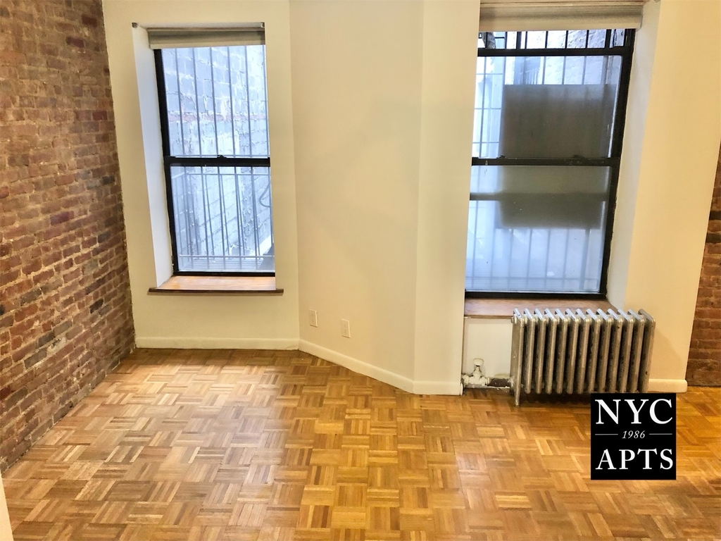 328 West 44th Street - Photo 3