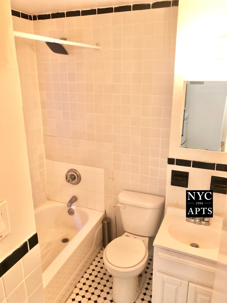 328 West 44th Street - Photo 4