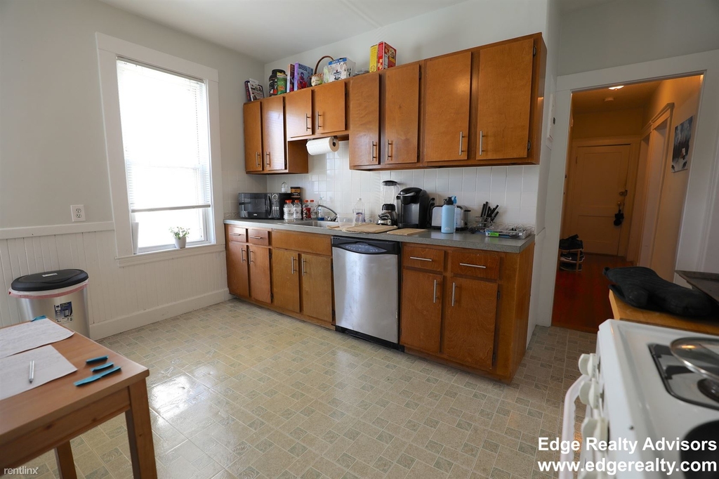 39 Foster St Apt 2 - Photo 1