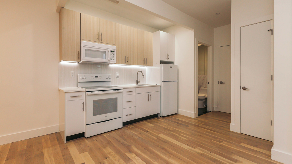 818 Lexington Avenue - Photo 2