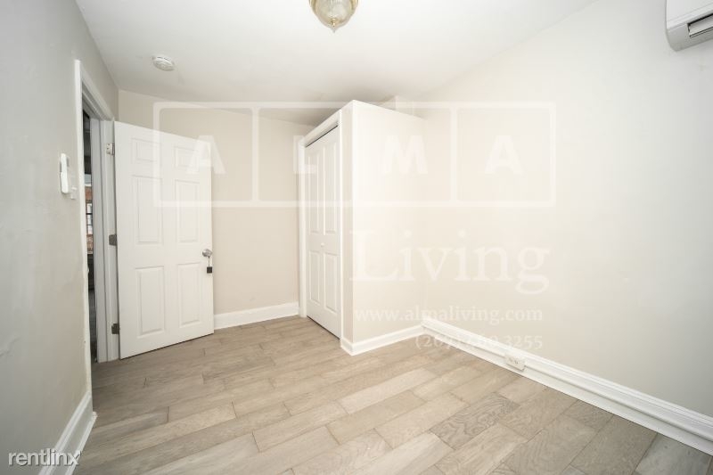 1221 W Somerset St - Photo 10