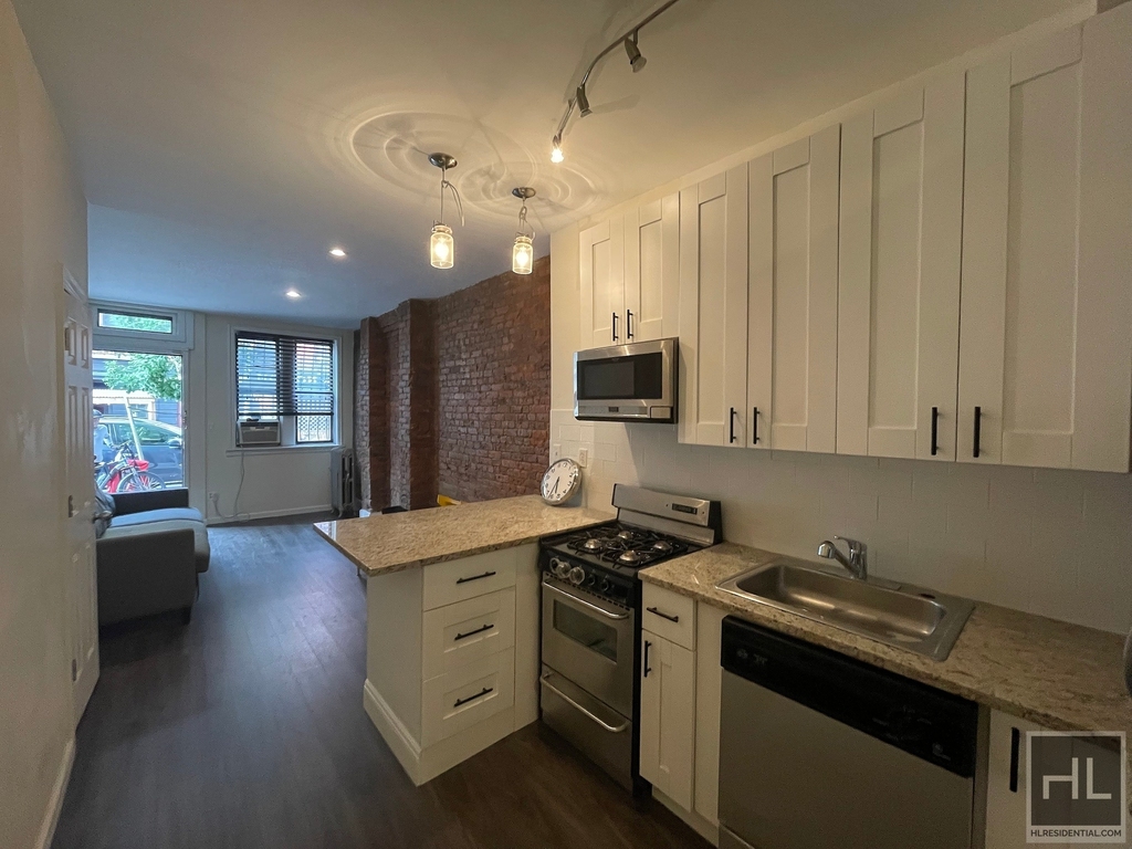 504 East 6 Street - Photo 2