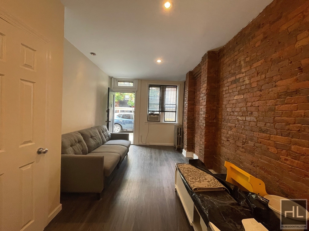 504 East 6 Street - Photo 3