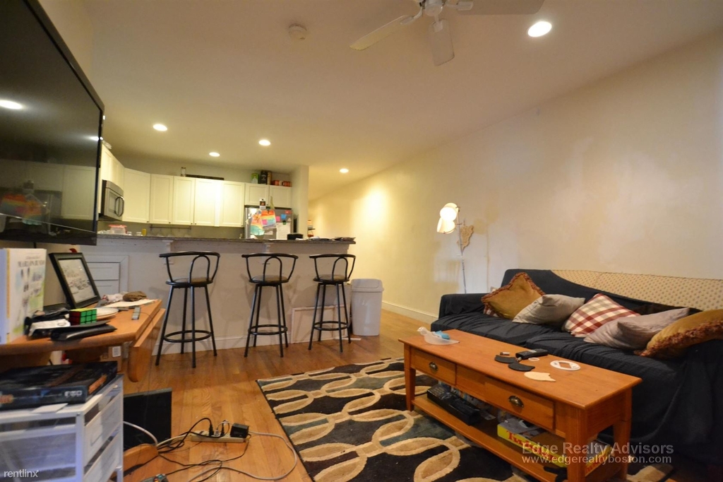 318 Saint Paul St Apt 6 - Photo 3