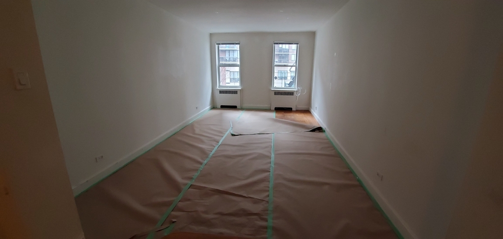 425 East 72nd Street - Photo 2