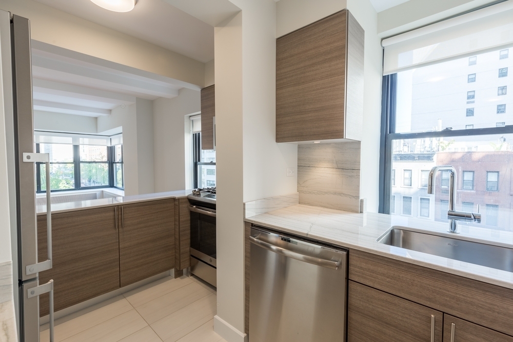 400 East 57th Street - Photo 1