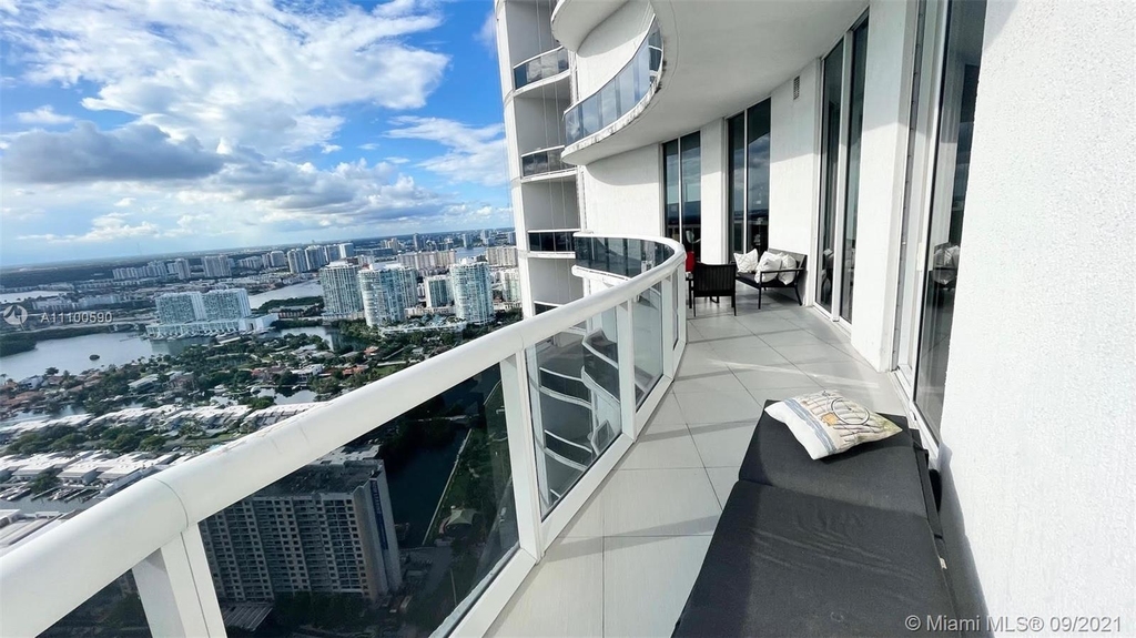 15811 Collins Ave - Photo 15