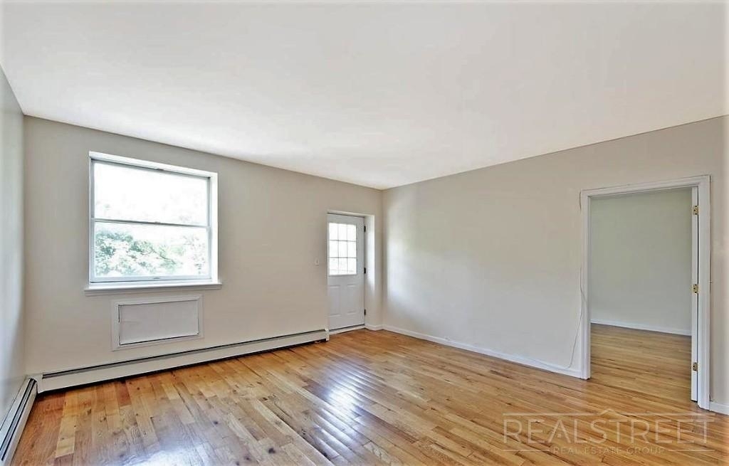 567 Warren Street - Photo 4