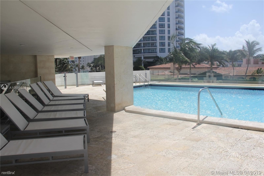 5900 Collins Ave - Photo 13