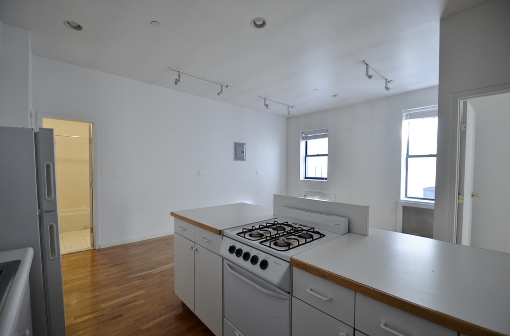 500 West 148th Street - Photo 9