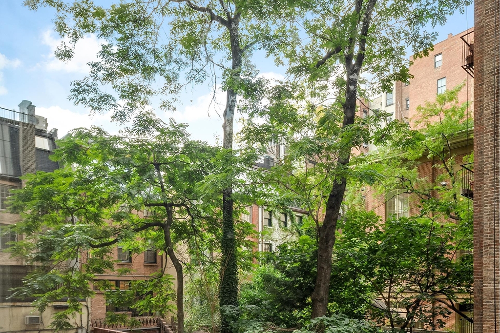 Gramercy Park South - Photo 4