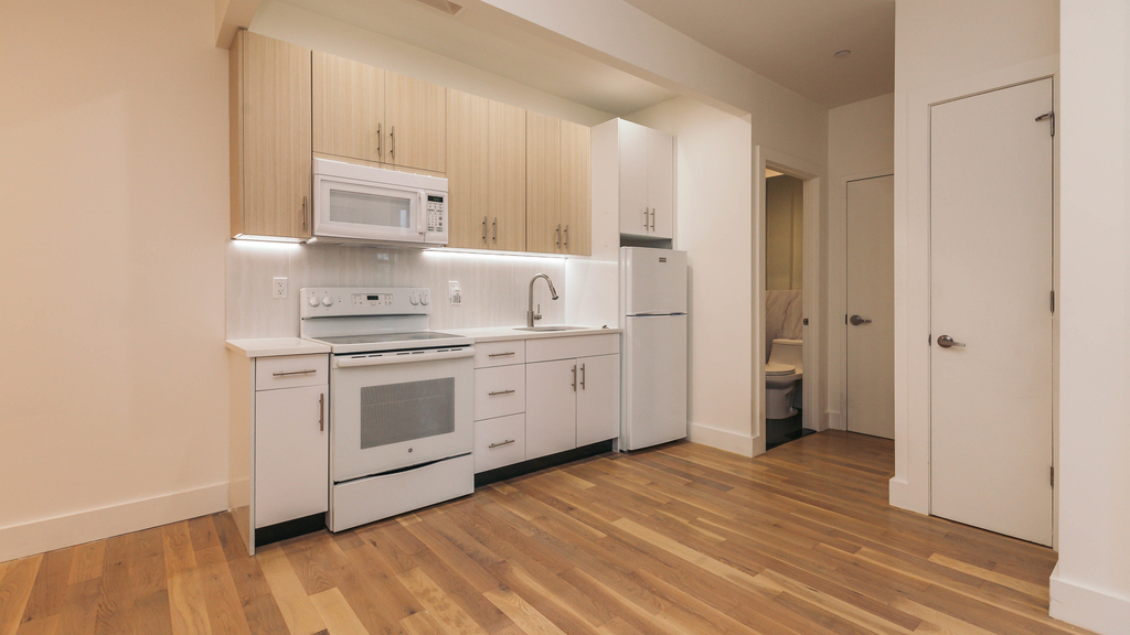 818 Lexington Avenue - Photo 2