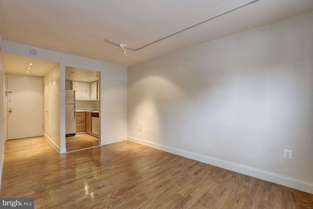 2501 Calvert St Nw #105 - Photo 4