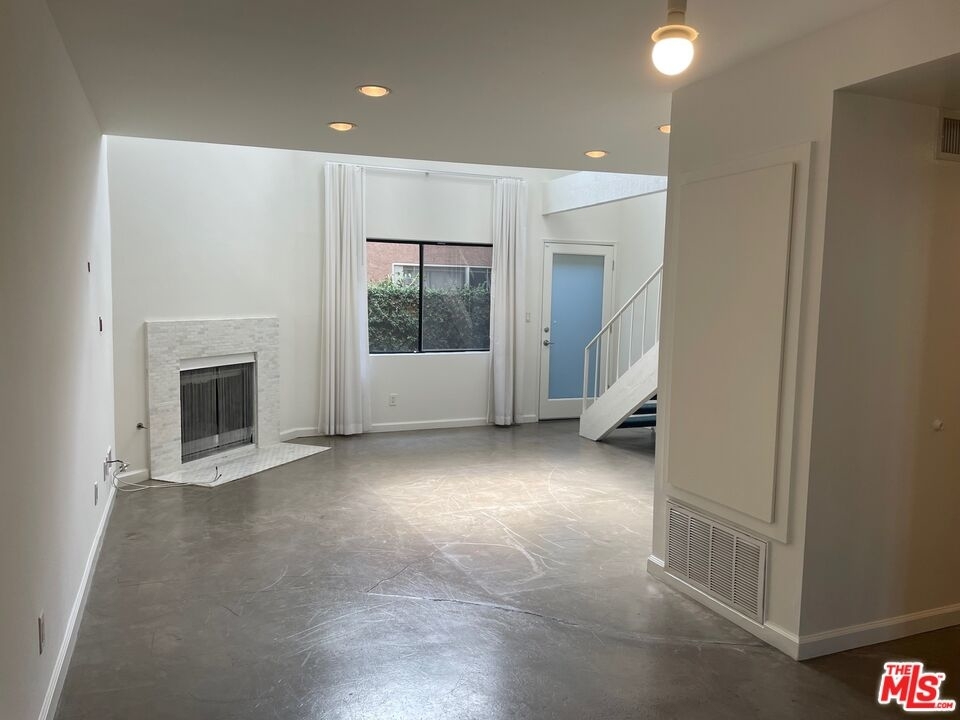 3010 Colorado Ave - Photo 1