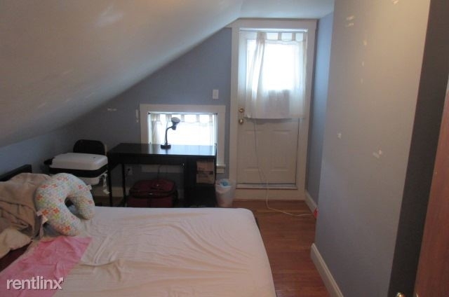 220 Banks St Apt 5 - Photo 2