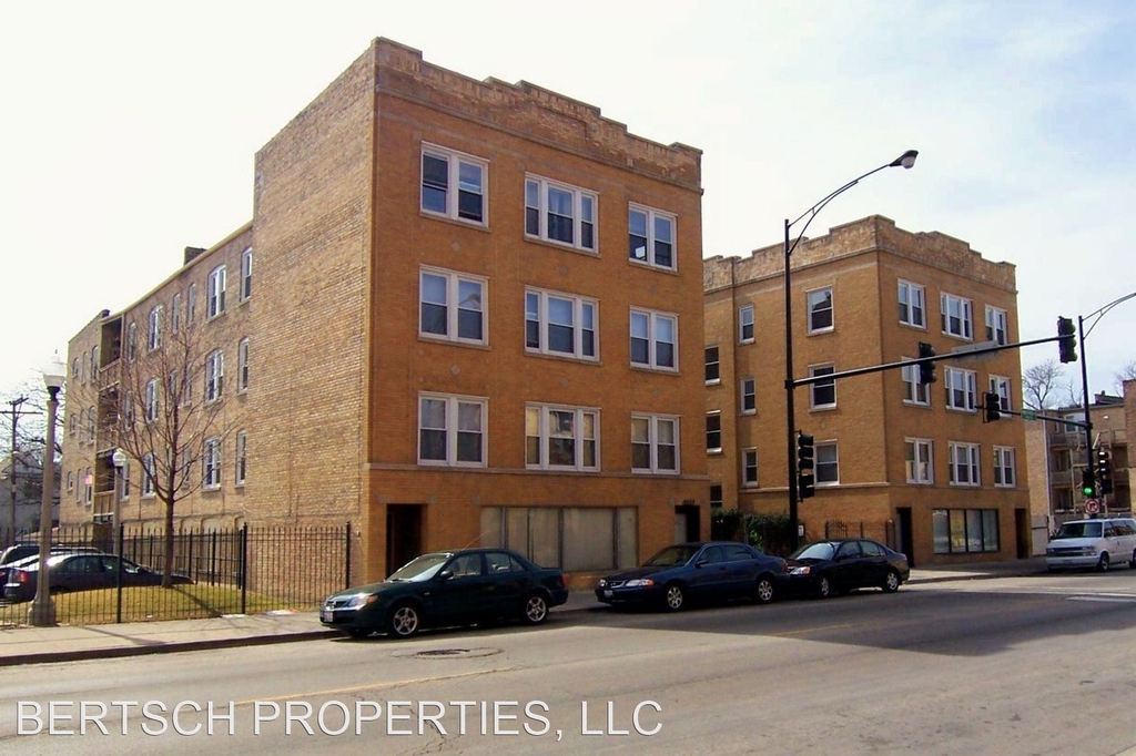 2557-2565 W Montrose Ave - Photo 1