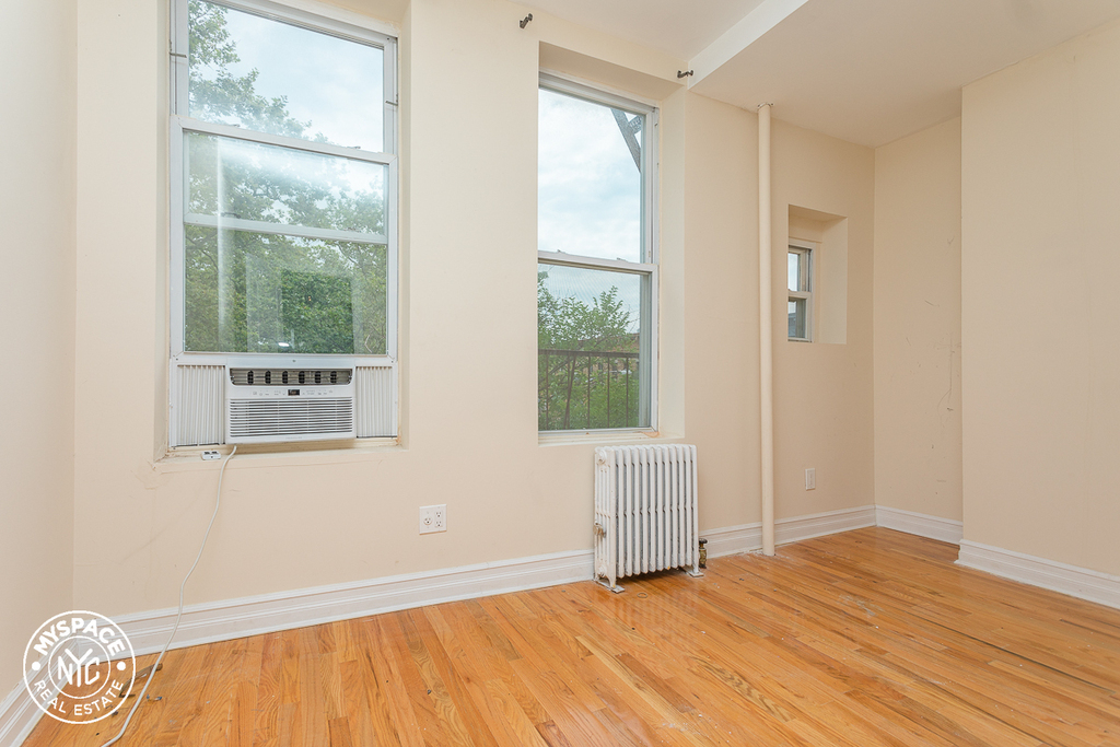 657 Knickerbocker Avenue - Photo 1