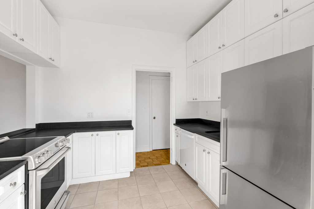 310 East 44th Street - Photo 8