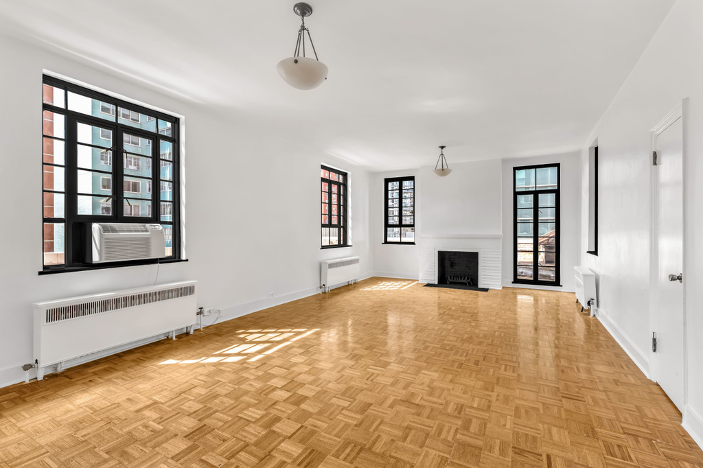 310 East 44th Street - Photo 7